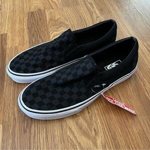 NWT Vans Men's Classic Black Checkered Slip-On Sneakers.